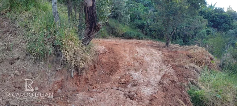 Imagem "Oportunidade única! Terreno em declive com vista deslumbrante e infraestrutura completa em condomínio de chácaras com portaria 24 horas"
