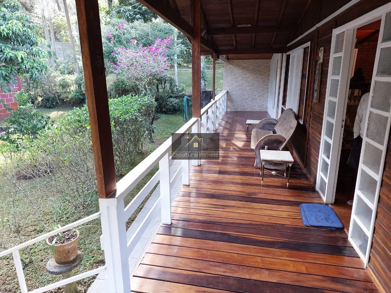 Imagem CHÁCARA EM CONDOMÍNIO PORTEIRA FECHADA ESTRADA DO EMBU PRÓXIMO ASSAÍ 3 SUÍTES PISCINA COPA COZINHA GERADOR 15 VAGAS NATUREZA EXUBERANTE FÁCIL ACESSO
