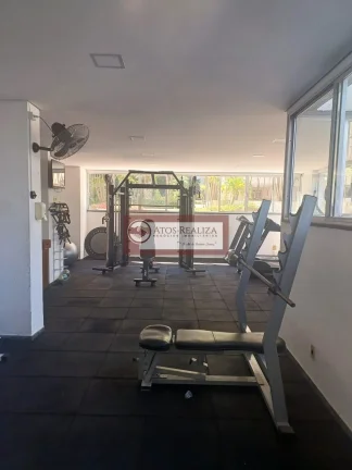 Imagem Alugo oportunidade, condomínio clube na região do Morumbi. Apartamento de 70m², com 3 dormitórios com Armários, sendo 1 Suíte, 2 banheiros, Cozinha americana com armários, 2 Vargas de garagem cobertas, mercadinho no condomínio, lazer completo por um valor
