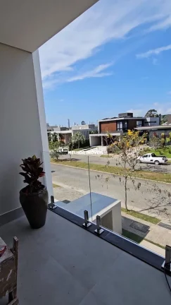 Imagem Casa Alto Padrão em condomínio fechado com 03 suítes localizado no centro Camboriú