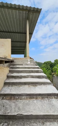 Imagem Viva em uma chácara a apenas 5 minutos do centro de Cariacica! Esta propriedade oferece uma casa espaçosa de 180 m² com terraço.