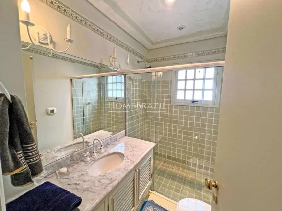 Imagem Apartamento duplex à venda a 400m do Capivari, Campos do Jordão, com 5 suítes, lareiras, calefação, hidromassagem e 2 vagas de garagem.
