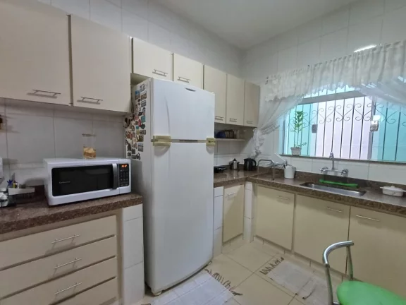 Imagem Sobrado para venda em Vila Santo Antônio com 4 quartos, sendo 2 suítes, 228m2