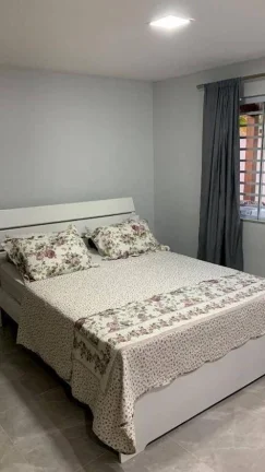Imagem  CASA 2 QUARTOS C/ 91,35M² - SÃO PEDRO DA ALDEIA/RJ - 360 m² de área terreno, 91,35 m² de área construída LEILÃO ÚNICO 12/01/2026 - VALOR INICIAL DE VENDA: R$ 255.000,00 Composição Interna/Vaga: Dormitórios: 2, Banheiros: 1, Salas: 1, Copas: 1, Var