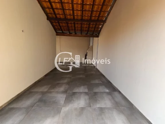 Imagem Casa para locação em Campo Grande-MS, no Jardim Colúmbia: 2 quartos, 1 sala, 1 banheiro e 3 vagas de garagem!
