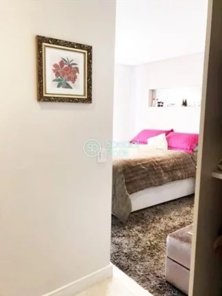 Imagem Amplo apartamento à venda com 2 quartos, sendo 2 suítes, e 3 banheiros no total. Este apartamento ...