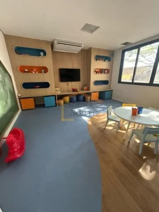 Imagem Apartamento de 25 m², mobiliado, com 1 dormitório, 1 banheiro e armários na cozinha, quarto e ban...