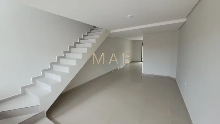 Imagem Sobrado NOVINHO Contendo 2 Suítes à Venda em Ótima Localização no Bairro Ingleses, Florianópolis SC!