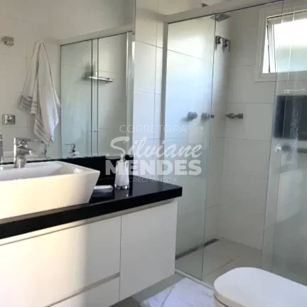 Imagem Excelente casa 280 m² com piscina no condomínio Vivendas do Lago