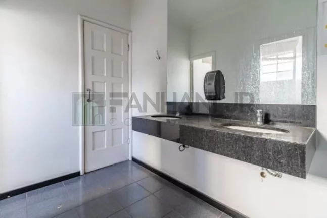Imagem Imóvel comercial de alto padrão no Jardim Paulista: 5 salas, 6 banheiros, 3 vagas, 588m² - São Paulo-SP