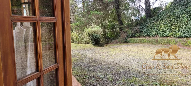 Imagem Oportunidade, Belíssima casa em meio ao verde de Campos do Jordão/SP