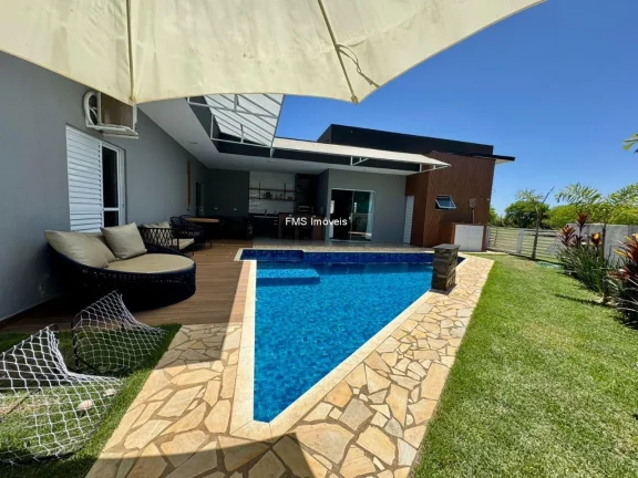 Imagem Casa com 4 suítes em condomínio em Porangaba - SP