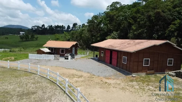 Imagem Sítio/Chácara (Estuda permuta) a venda com casa em Balneário Piçarras SC