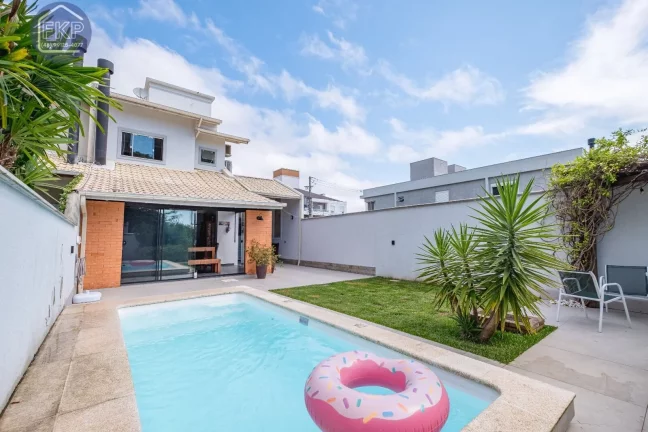 Imagem Casa Geminada 3 suítes!