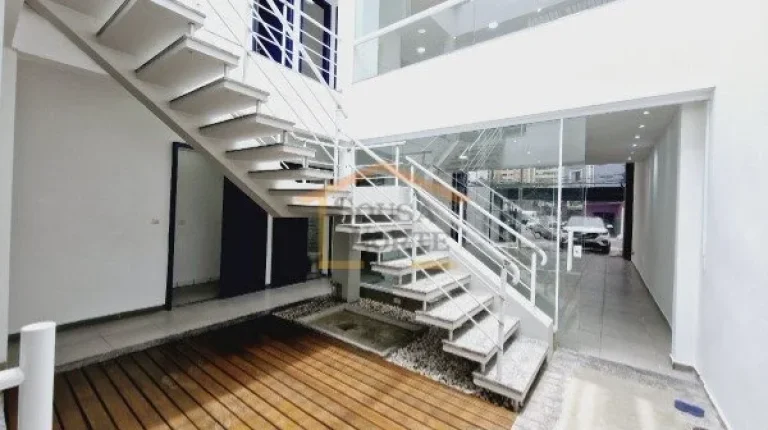 Imagem Prédio comercial situado em uma região de intenso movimento, oferecendo excelente visibilidade.
Es...