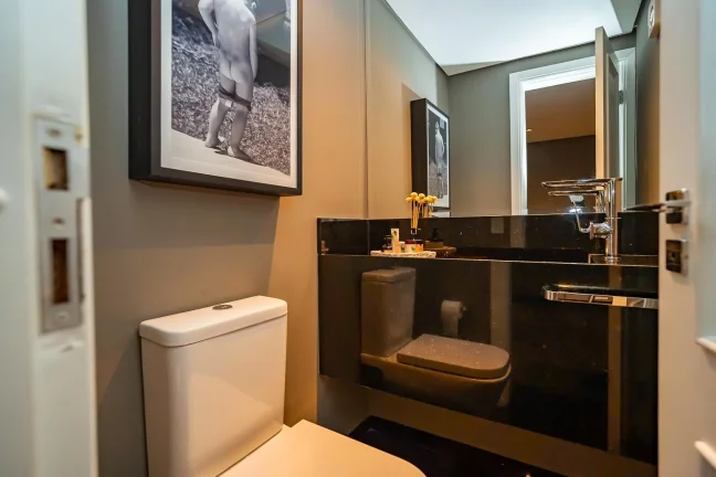 Imagem Luxuoso Apartamento em frente ao Clube Curitibano no coração do Água Verde.