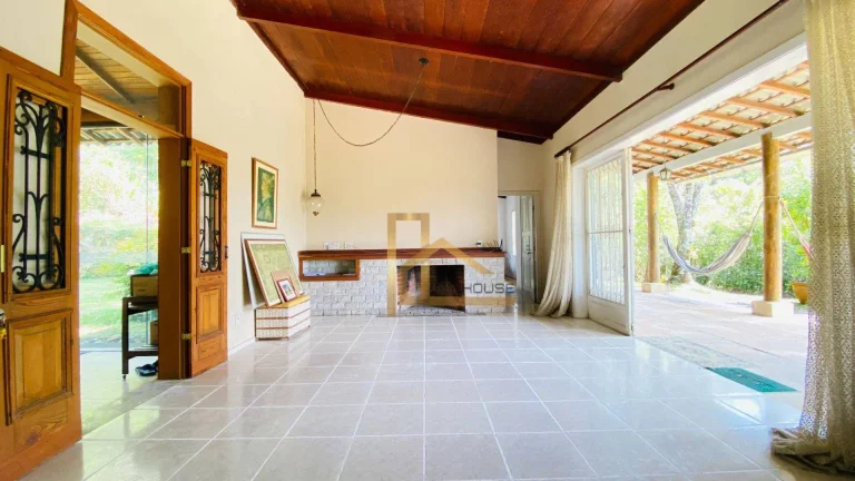 Imagem Casa linear com 4 dormitórios à venda, 156 m² - Granja Guarani - Teresópolis/RJ