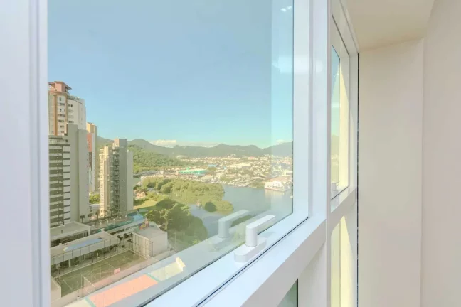 Imagem Apartamento com 3 suítes e 3 vagas de garagem em Balneário Camboriú