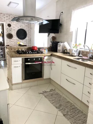 Imagem Sobrado à venda em São Paulo, Vila Guedes, com 3 quartos, 119m²