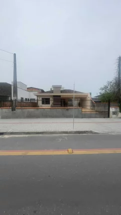 Imagem Casa com 2 dormitórios sendo 1 suíte e 2 vagas - Aventureiro | Joinville/SC