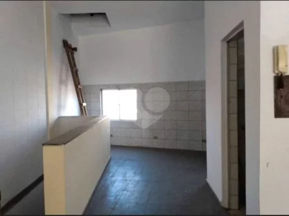 Imagem Salão comercial à venda em Jardim Guayana, Taboão da Serra - SP