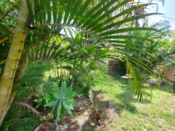 Imagem Casa comercial na Granja Viana. Localizada em via de acesso ao Km 23