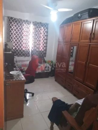 Imagem Apartamento com 2 dormitórios à venda, 81 m² por R$ 220.000,00 - Vinhateiro - São Pedro da Aldeia/RJ