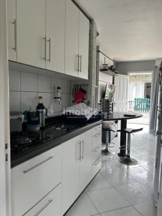 Imagem Casa em Forquilhinhas - 2 Dormitórios, 72m² por R$350.000