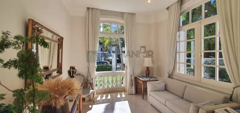 Imagem Imóvel Comercial de Alto Padrão no Jardim América, São Paulo-SP: 8 Salas, 10 Banheiros, 14 Vagas - 1.412m²
