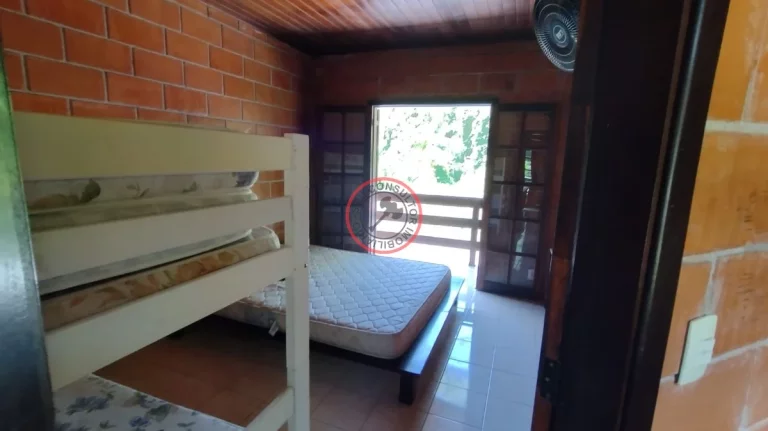 Imagem CASA COM ESCRITURA DEFINITIVA EM CAMBURY, 2 QUARTOS 2 BANHEIROS MESANINO SALA COZINHA AREA PRIVATIVA E VISTA PARA RESERVA NATURAL