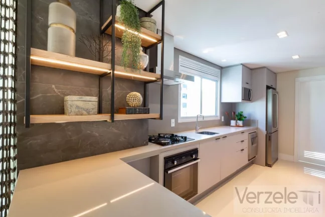 Imagem Apartamento 4 ou + dormitórios para Venda em Balneário Camboriú / SC no bairro Centro