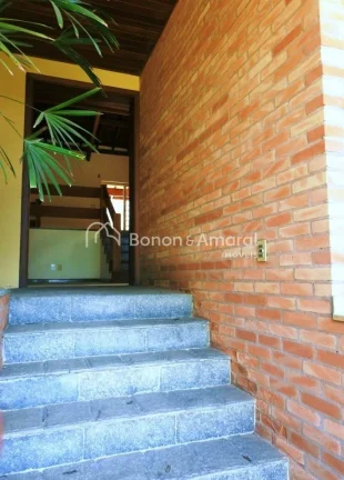 Imagem Linda casa à venda em condomínio fechado na região nobre de Sousas, a casa compõe:
4 quartos tod...