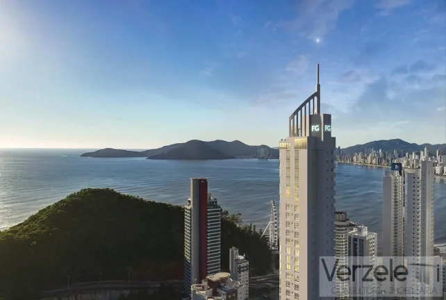 Imagem Apartamento 4 ou + dormitórios para Venda em Balneário Camboriú / SC no bairro Centro