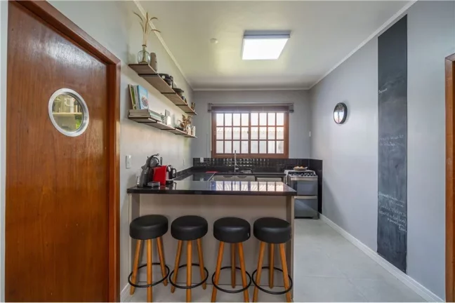 Imagem Casa com 4 Quartos à Venda, 300 m² em Jardim Lindóia - Porto Alegre