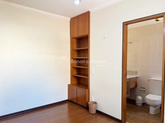 Imagem MORE NUM AMPLO APARTAMENTO DE 208m² !!!

Sala ampla para 3 ambientes, sala de almoço e sala de jan...