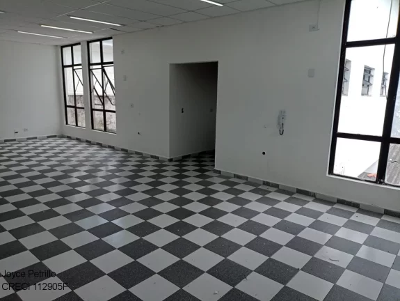 Imagem No Centro de Peruíbe, Salão Comercial Com 220 m² E Excelente Localização, Disponível Para Locação.