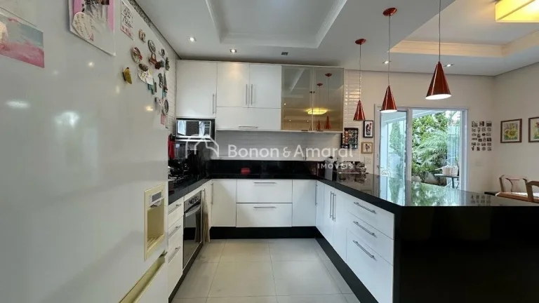 Imagem Este lindo sobrado em estilo moderno oferece ambientes amplos, integrados e pensados para o conforto...