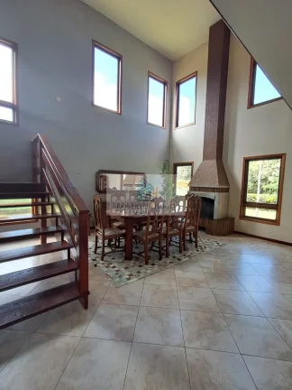 Imagem Imperdível: Casa à venda em Itatiaia-RJ, 5 quartos, 2 suítes, 1 sala, 5 banheiros, 4 vagas, 373,64m² de área. Confira já!