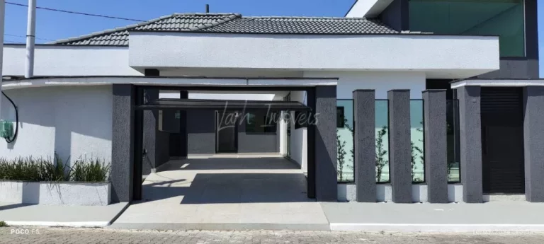 Casa Luxuosa 300m² - Condomínio Mansões Varanda, RJ