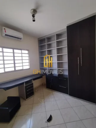 Imagem Casa com 3 quartos no Bairro Ilda, em terreno com 240m² com 90m² de área construída possui:- Sal...
