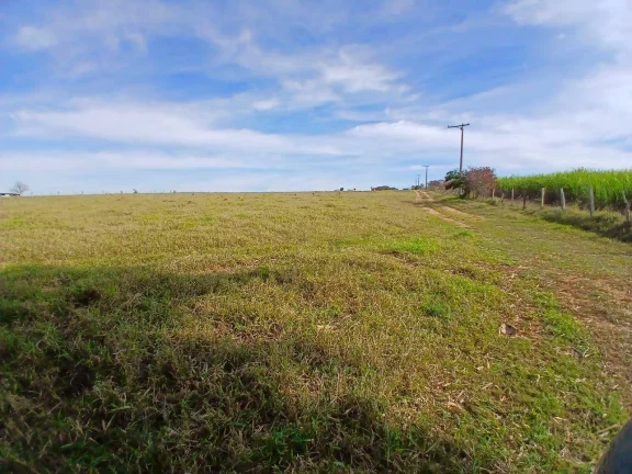 Imagem Sítio com 2 dormitórios à venda, 36000 m² por R$ 530.000,00 - Congonhal - Tatuí/SP