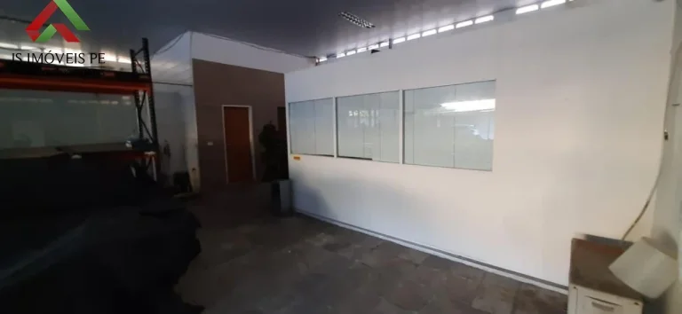 Imagem Galpão à venda em Jaboatão dos Guararapes-PE, bairro Candeias: 4 salas, 2 banheiros, 25 vagas de garagem, 342m² de área