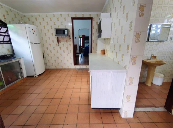 Imagem Casa com quartos + edícula e Piscina em Praia Grande