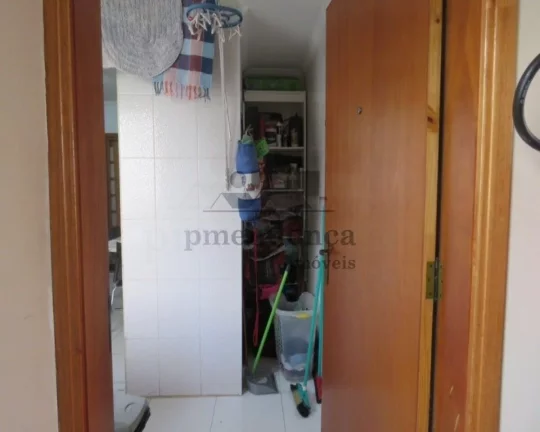 Imagem Apartamento totalmente reformado, living para 2 ambientes, 3 dormitórios sendo 1 suíte, banheiro s...