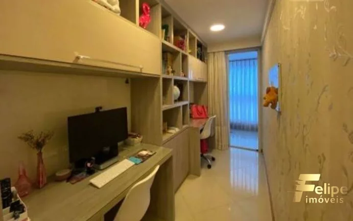 Imagem EXCELENTE OPORTUNIDADE! Cobertura duplex com vista para o mar, nada quadra da Praia de Itaparica.