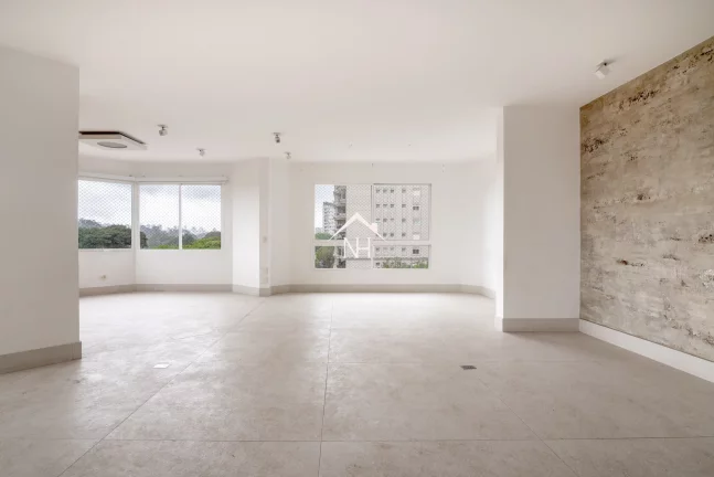 Imagem Apartamento de 260m ao lado do Parque Ibirapuera, com 4 dormitórios (2 suítes), varanda, 3 vagas com depósito, piscina, quadra, churrasqueira, sauna