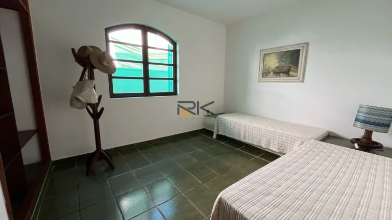 Imagem CASA EM CONDOMINIO FECHADO COM 3 DORMITÓRIOS,2 VAGAS DE GARAGEM,SALA 2 AMBIENTES