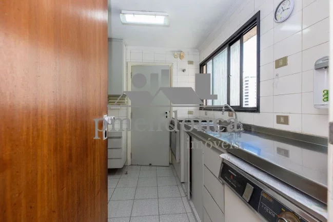 Imagem Excelente apartamento em Perdizes com elevador privativo, um por andar, 162m²