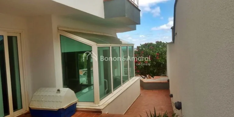 Imagem Sobrado, projeto em Y, 4 quartos, 3 suítes. No térreo: sala de estar com lareira, sala de jantar, ...