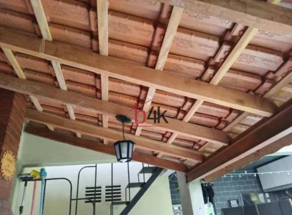 Imagem Casa no Campo Belo - SP com 3 dormitórios sendo 1 suíte.